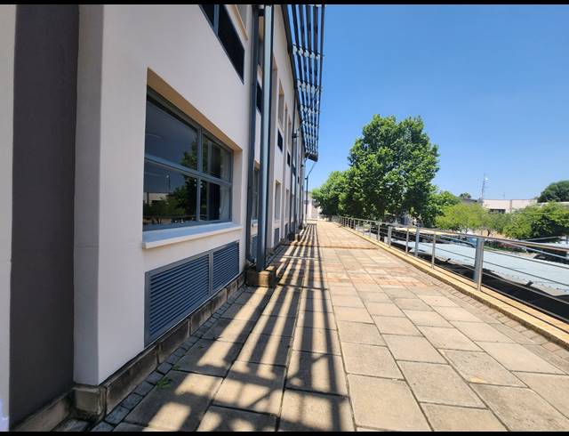 1,380M² OFFICE TO LET IN RANDJESPARK